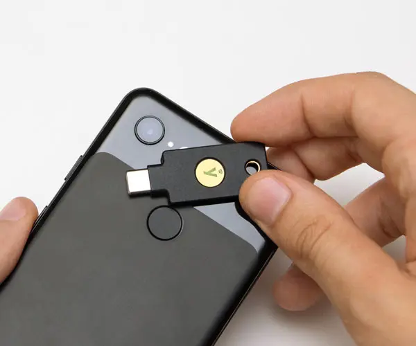 yubikey5cnfcfips-tap.webp