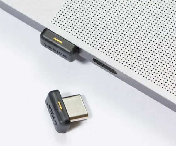 yubikey5cnano-computer.webp